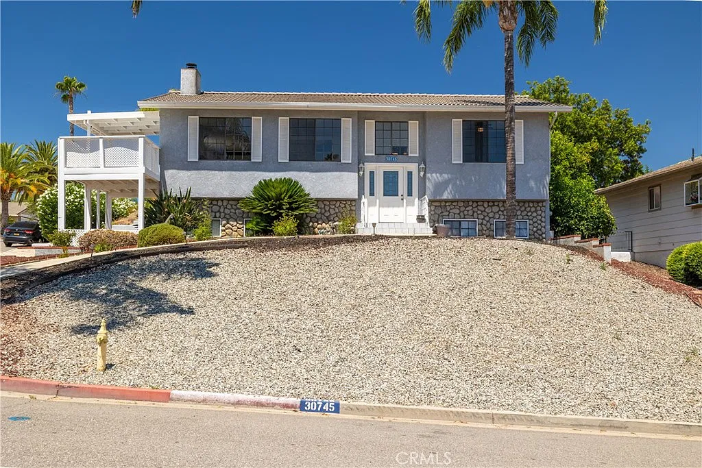 3 bed, 2.5 bath, 1818 sqft, $2,999 — Photo 4