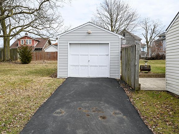 3rd image of 600 Blaine Ave