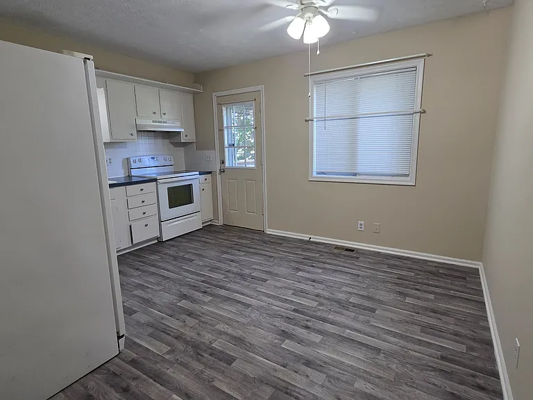 8125 Valley Rd — Photo 8