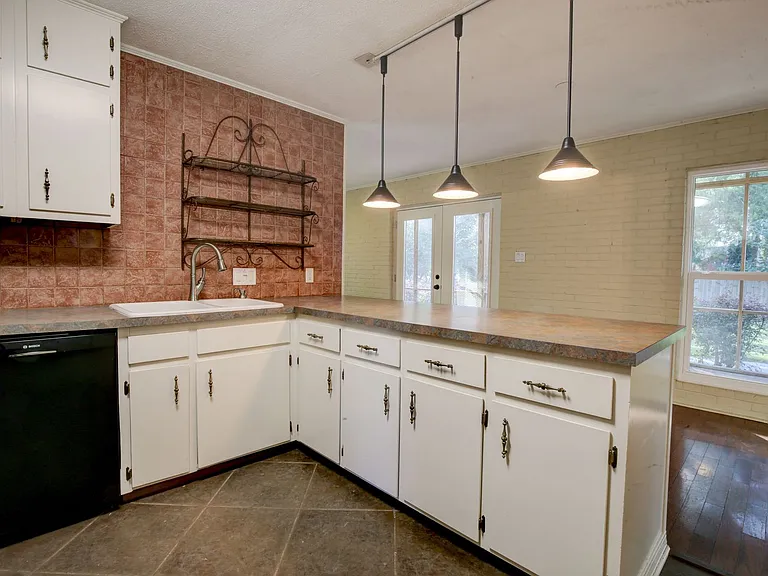 505 Evergreen St — Photo 4