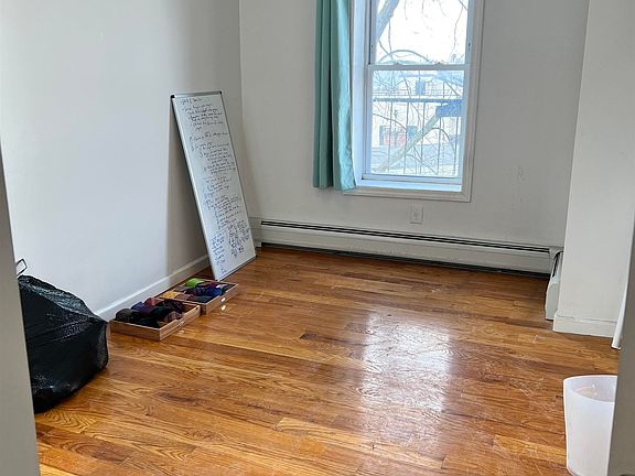 4th image of 215 Summit Ave APT 7