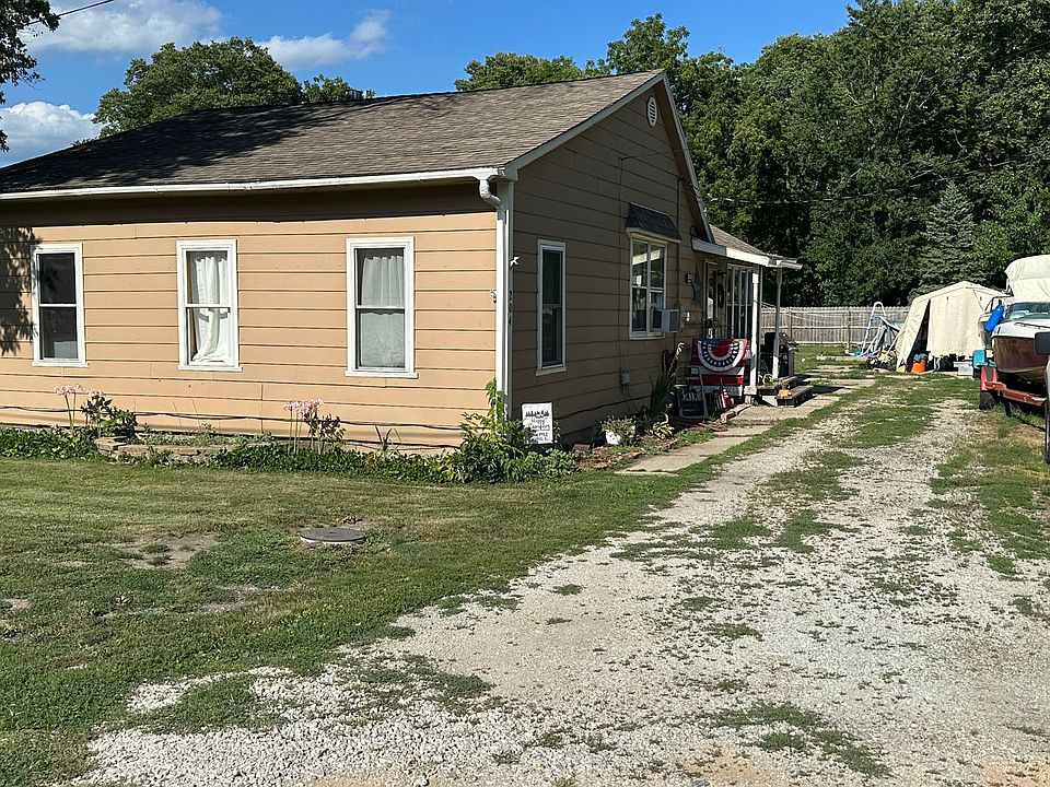 204 N Vine St, Sadorus, IL 61872 Zillow