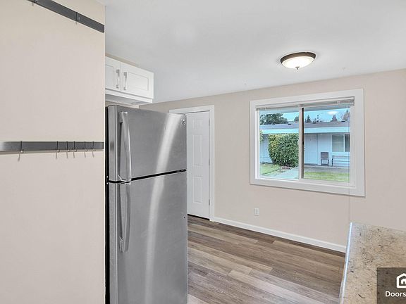 3rd image of 515 16th Ave W #3