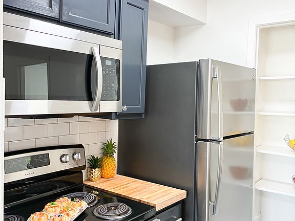 5th image of 200 E Courtland Pl APT 12