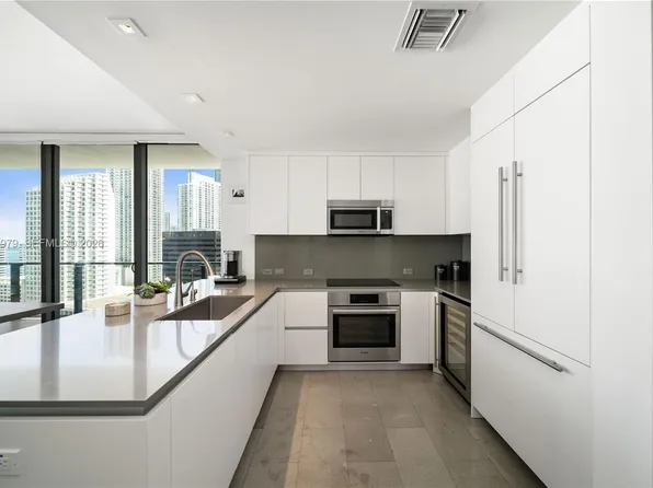 68 SE 6th St #1201, Miami, FL 33130