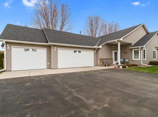 7042 Dupre Rd, Centerville, MN 55038