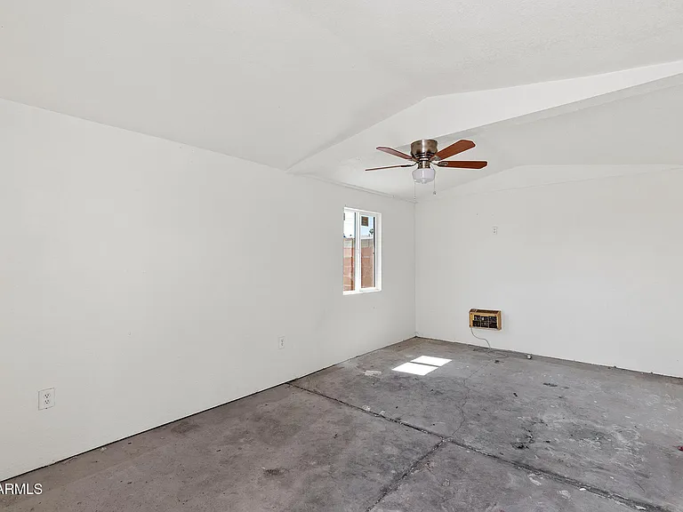 2246 W Sierra St — Photo 38
