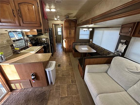 5th image of 121 Sparrow Ln