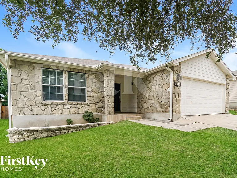 1010 Magnolia Bnd — Photo 2