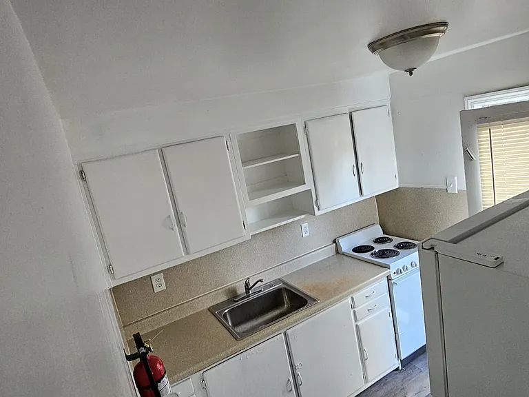 51 Lee St #A — Photo 10
