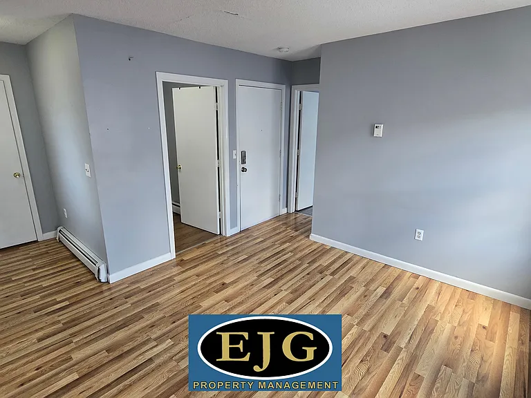 51-53 Laurel St #2 — Photo 18