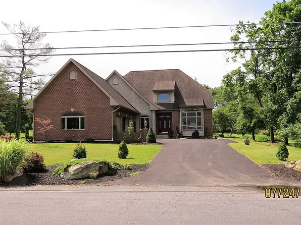 588 Pine Top Trl, Bethlehem, PA 18017