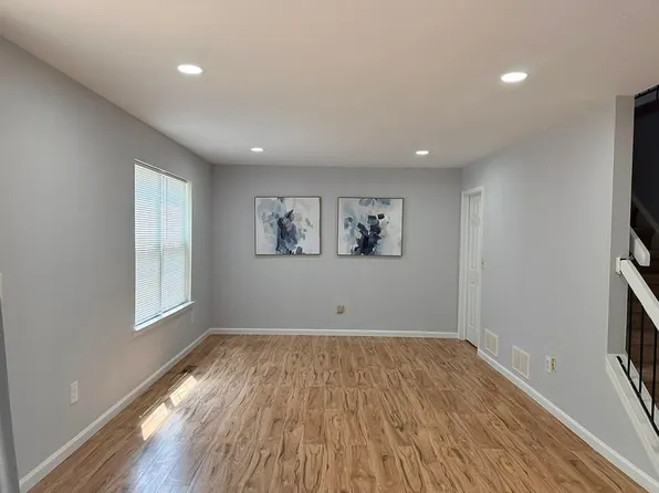 1 Dogwood Dr, Edison, NJ 08820