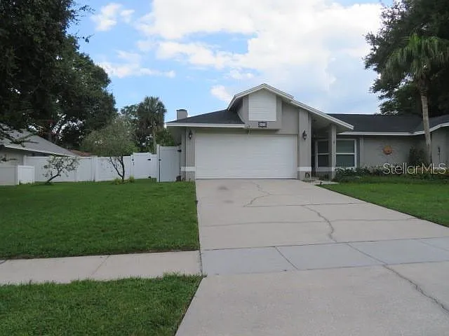 4 bed, 2.0 bath, 1669 sqft, $3,100 — Photo 3