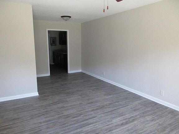 2nd image of 412 Redbud Ln