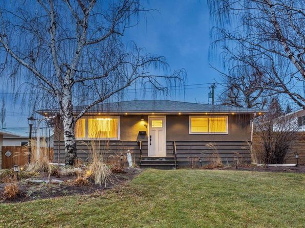 47 SE Heston St NW, Calgary, AB T2K 2C3