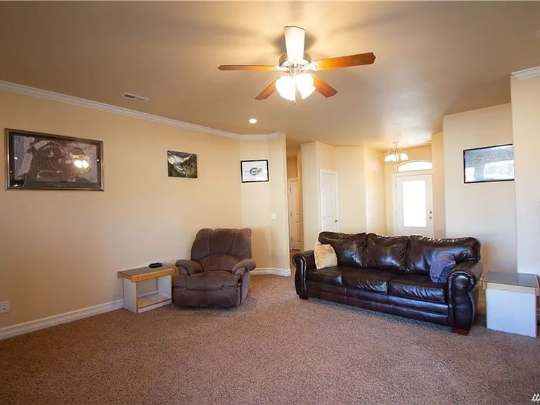 523 N Paxson Dr — Photo 5