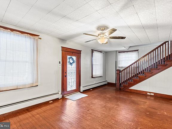5th image of 308 Abbottstown St