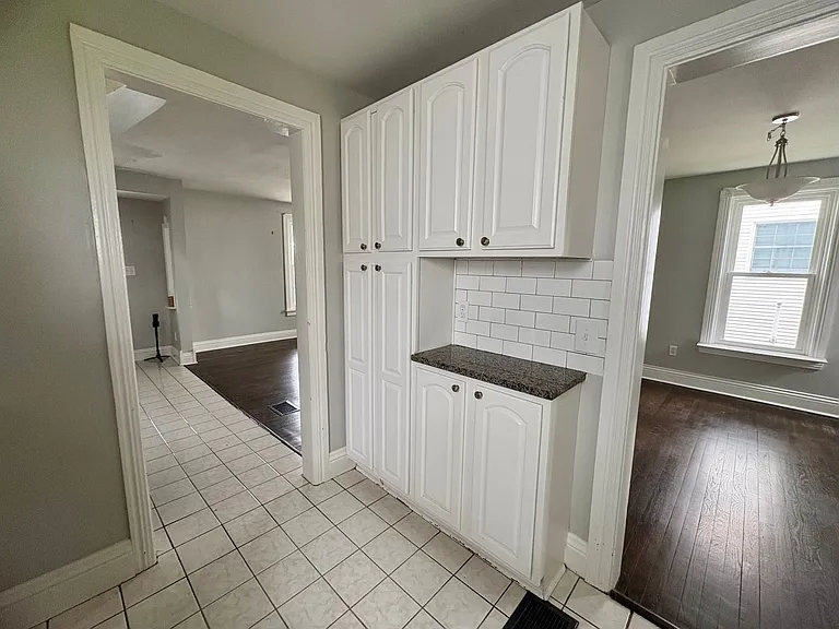 348 E Derry Rd — Photo 13