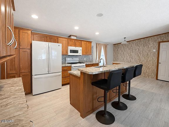 5th image of 20 Avis Manor Cir