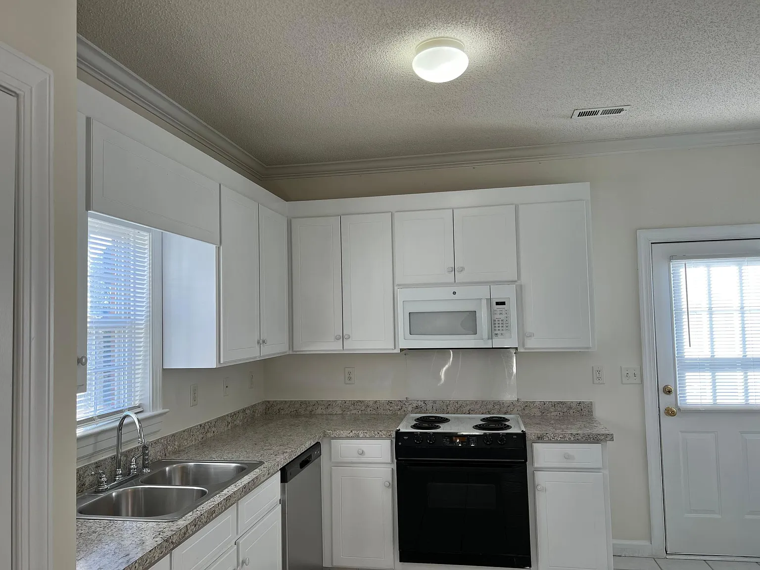 3 bed, 1020 sqft, $1,395 — Photo 4