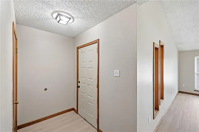 2 bed, 1.0 bath, 1000 sqft, $1,200 — Photo 2