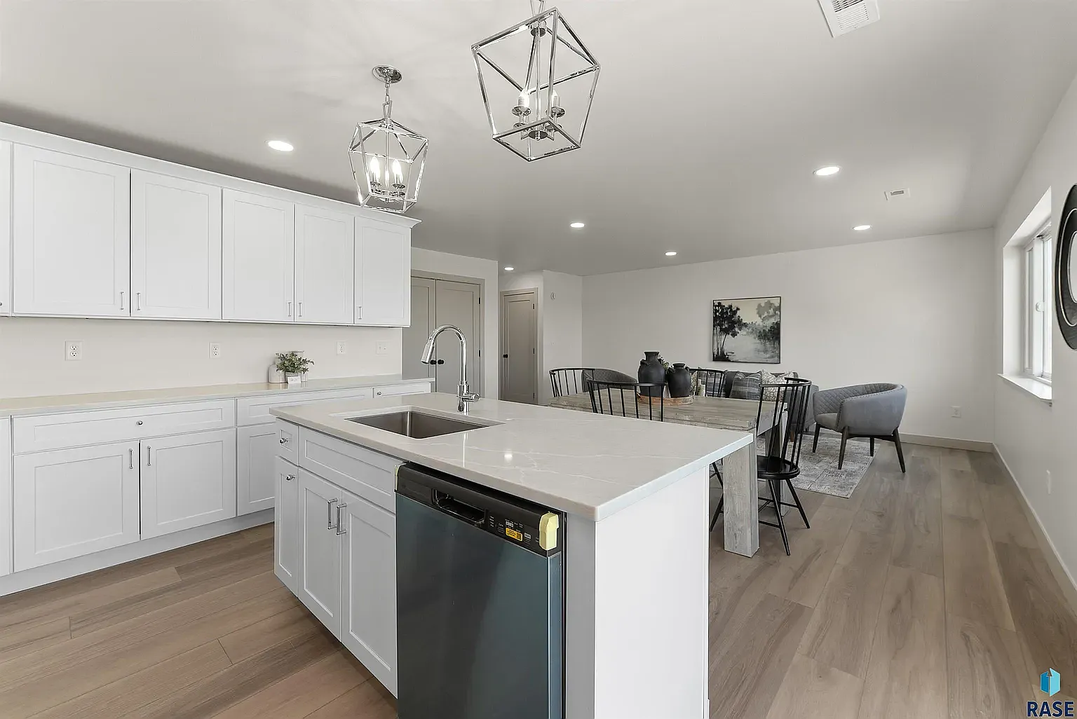 3 bed, 1711 sqft, $2,350 — Photo 4
