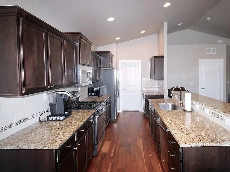 1610 W Cactus St — Photo 4