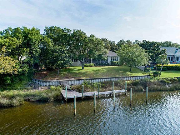 3rd image of 103 Chanteclaire Cir