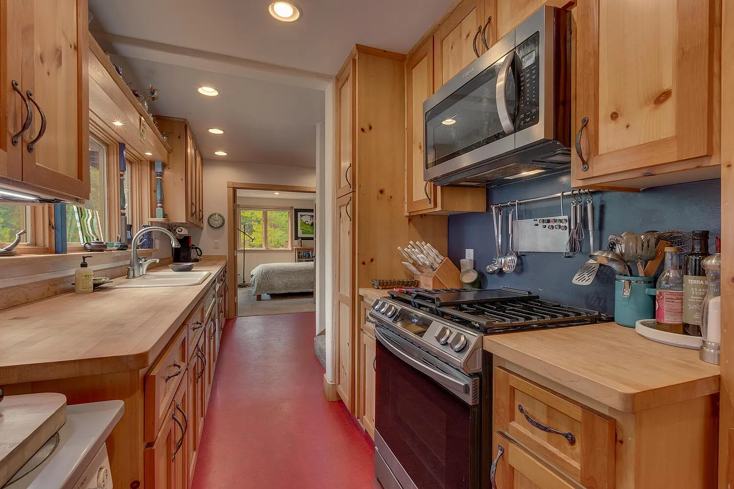 3 bed, 2002 sqft, $5,600 — Photo 3