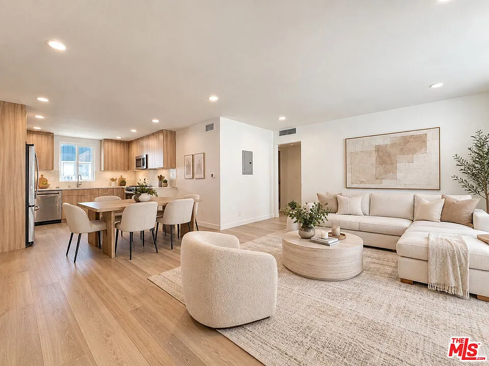 2 bed, 2.0 bath, $4,900 — Photo 2