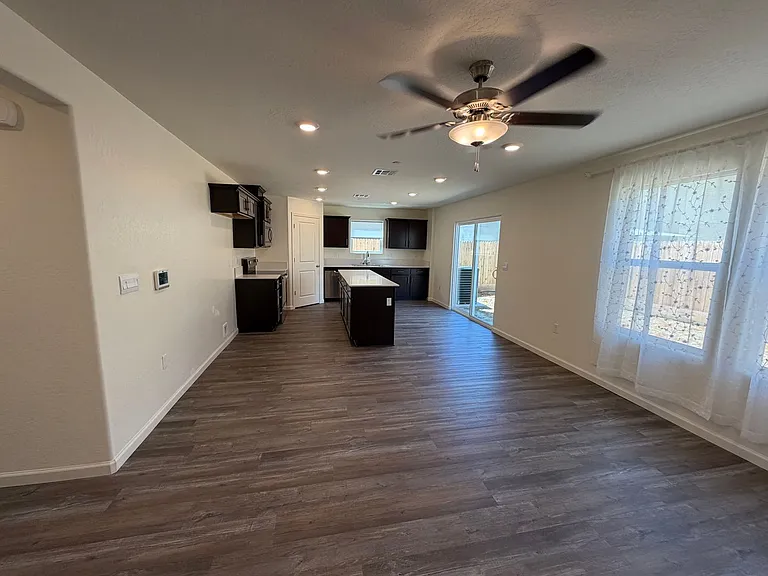 1902 W Meadow Dr — Photo 5