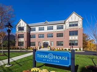 39 Green Village Rd APT 308, Madison, NJ 07940