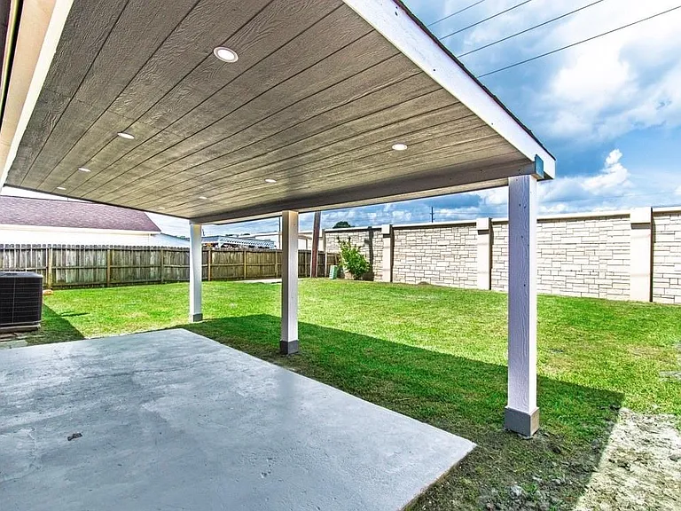 318 Willoughby Dr — Photo 30