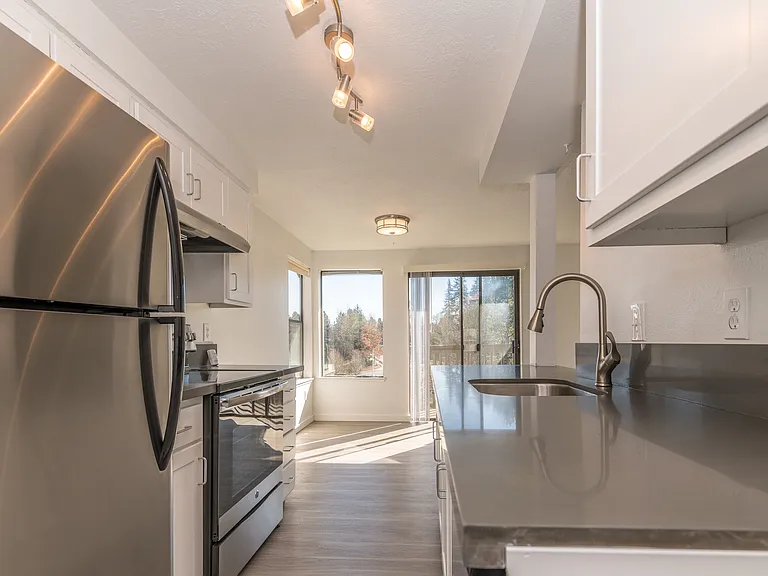 Hallwood Apartments — Photo 16
