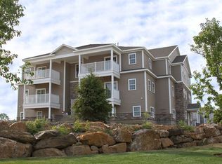 11 Stoneledge Dr APT 10, Troy, NY 12182