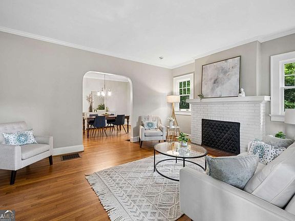 4th image of 211 Greenwood Cir