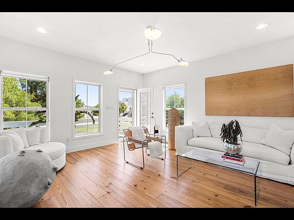 5th image of 1050 Hunley Waters Cir #1050