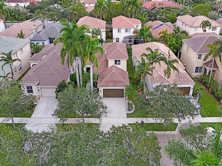 1725 Winterberry Ln — Photo 70