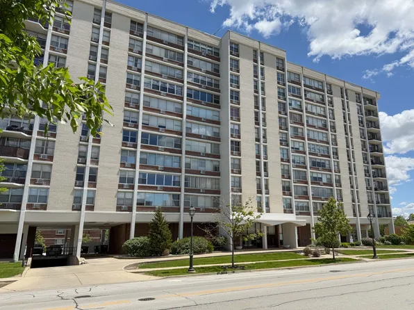 33 N Main St APT 4J, Lombard, IL 60148