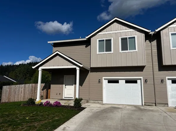 2441 & 2443 Roll Tide Ct, Lebanon, OR 97355