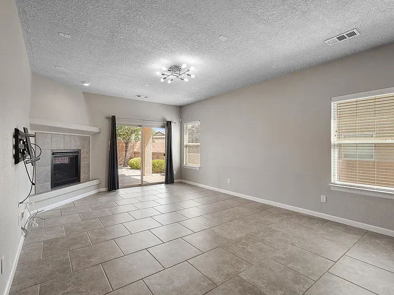 224 Valle Alto Dr NE — Photo 16