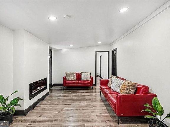 3rd image of 166 Evans Rd