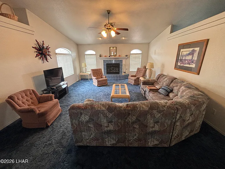 1210 Palmas Dr — Photo 9