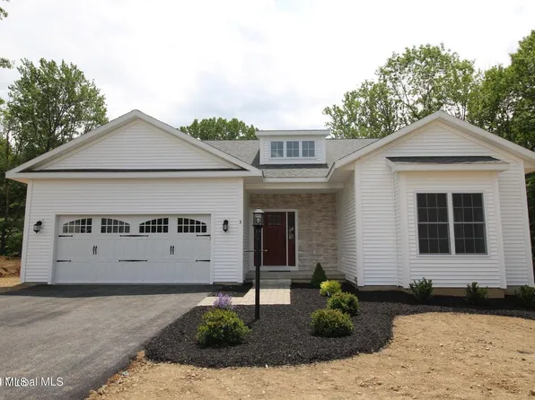 13 Wyatt's Way, Clifton Park, NY 12065
