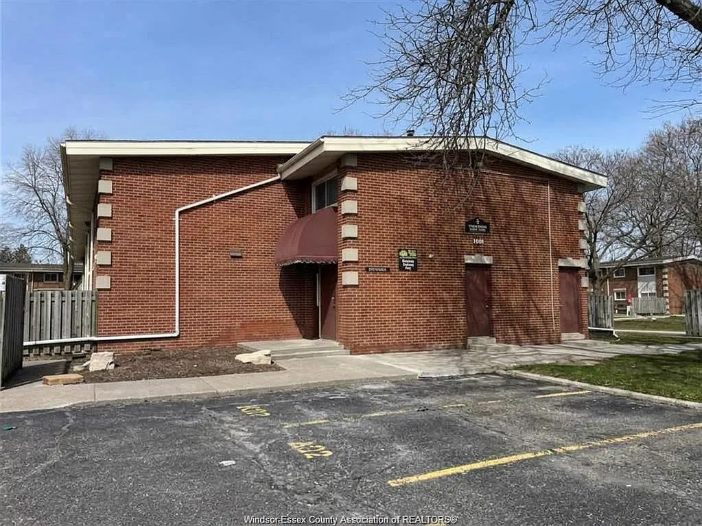 2 bed, 1.0 bath, $1,700 — Photo 2