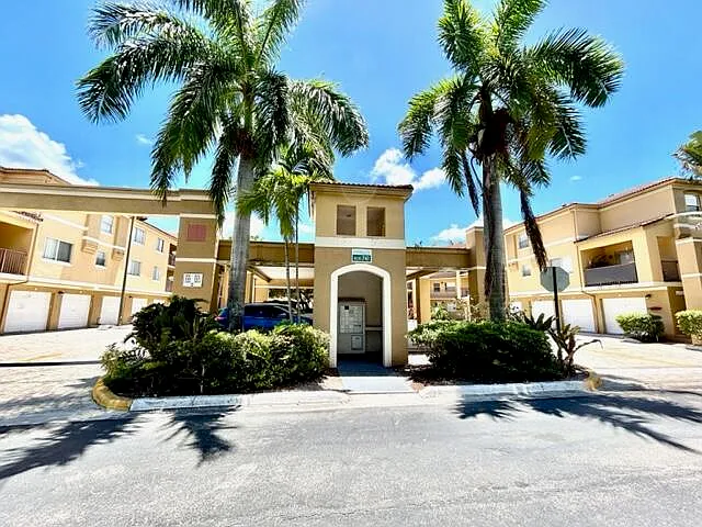 741 N Pine Island Rd #303
