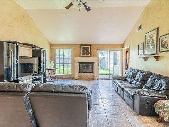 2nd image of 2410 Pheasant Creek Dr