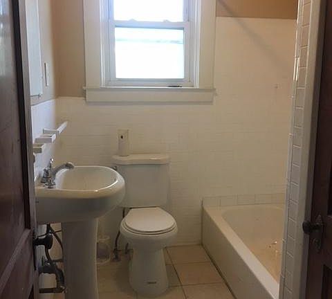 Full bathroom on 2nd level