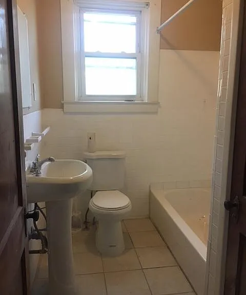 Full bathroom on 2nd level
